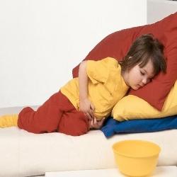 Mitkä ovat syyt oksentamiseen lapsille, joilla ei ole kuumetta? Asiantuntijoiden suosittelemaa hoitoa
