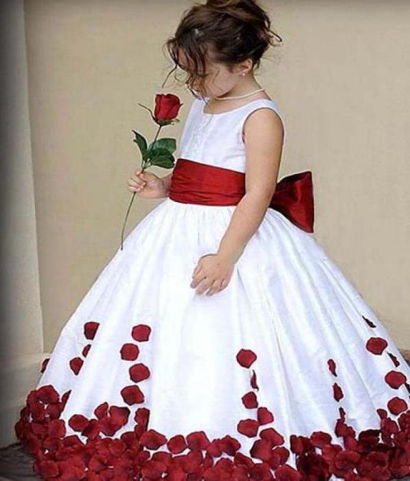 Juhlava mekko 3 vuoden tytölle: kuvio, jossa kuvaus